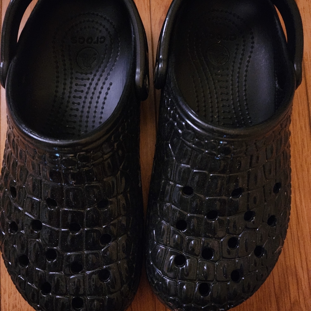 Black crocs